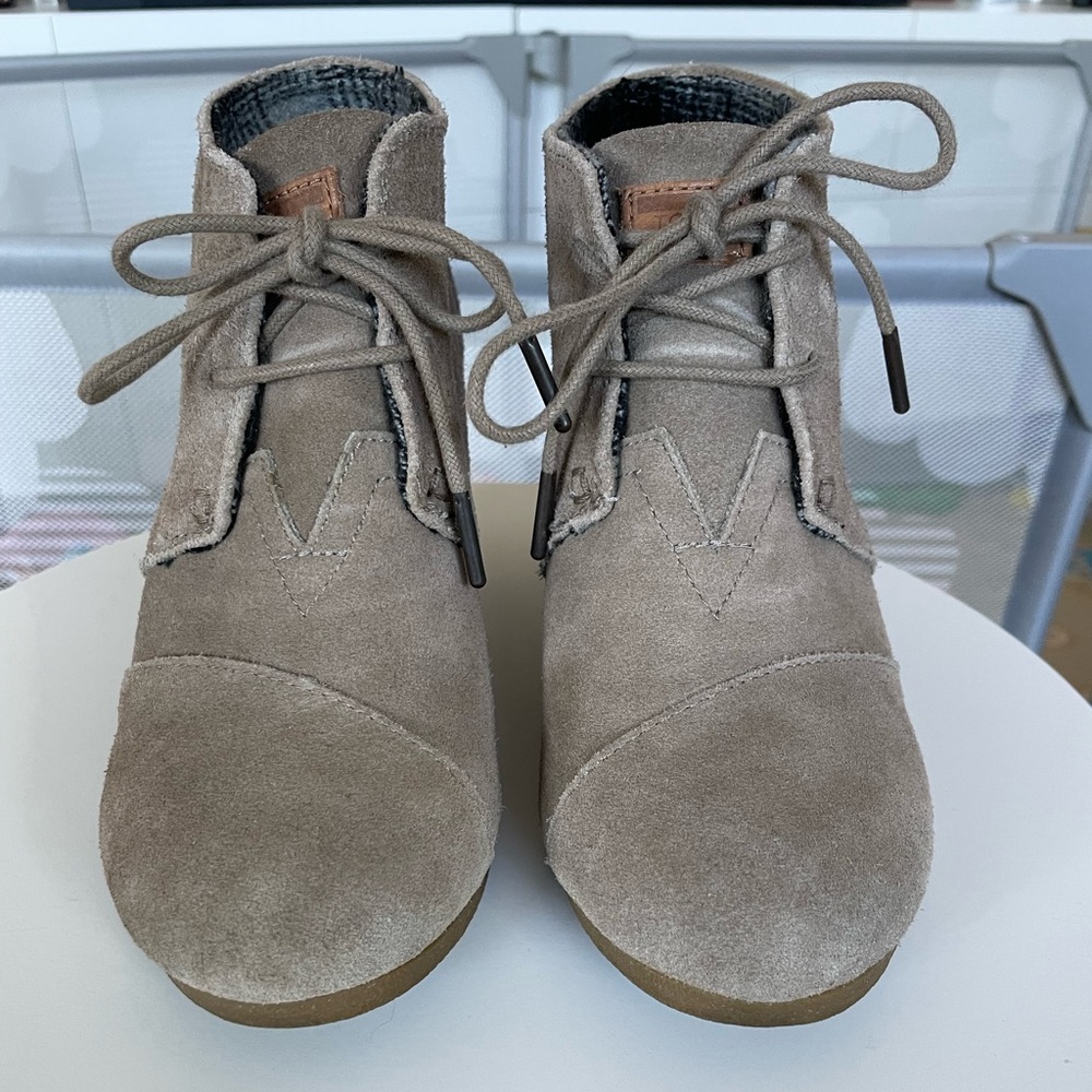 Toms wedges size 8